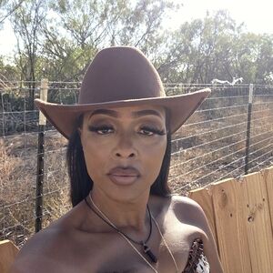 Meet your Posher, Tonya